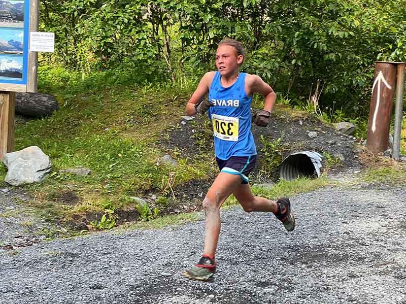 奥布里·维珍(Aubrey Virgin)最近参加了登山马拉松(Mount Marathon)，这是一项海拔3000英尺的5公里赛跑. (图片由维珍家族提供)